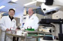 Associate Professor Dayong Jin with Minomic CEO Dr Brad Walsh