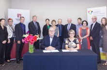 Representatives of the Australian Hearing Hub, Macquarie University and the Sydney Children's Hospitals Network sign a new memorandum of understanding. Credit: Ronny Ibrahim