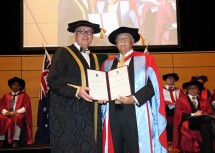 Vice-Chancellor Professor S Bruce Dowton presents The Chairman of the Australian Stock Exchange Rick Holliday-Smith BA(Hons) FAICD with the honorary doctorate.