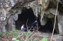 An international team of researchers lead by Macquarie University used advanced scanning
techniques to identify and date ancient human teeth discovered in a Sumatran cave site