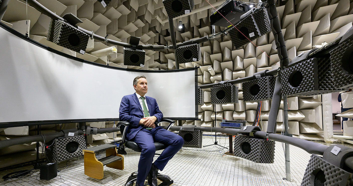 ahh-minister-visit_tw-web_anechoic-chamber-2